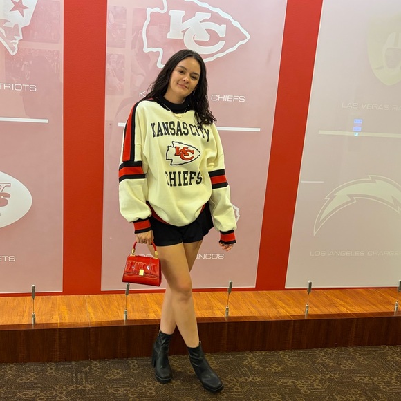 Meet your Posher, Taylor - Picture 1 of 1